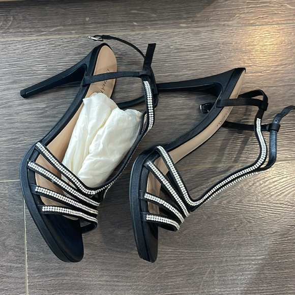 Satin and crystal heels - Picture 3 of 6